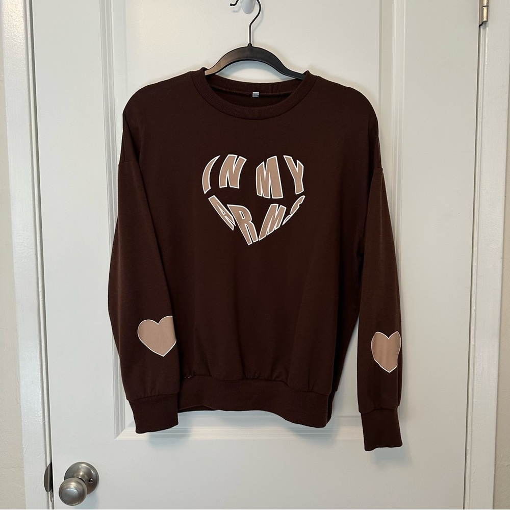 Brown Heart Graphic Sweatshirt - In My Arms